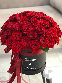 25 красных роз в коробке в Киеве от LaCharme