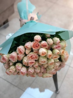 Букет из кустовых роз в Киеве от LaCharme