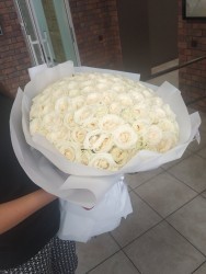 101 белая роза. Доставка цветов была в городе Чугуев.